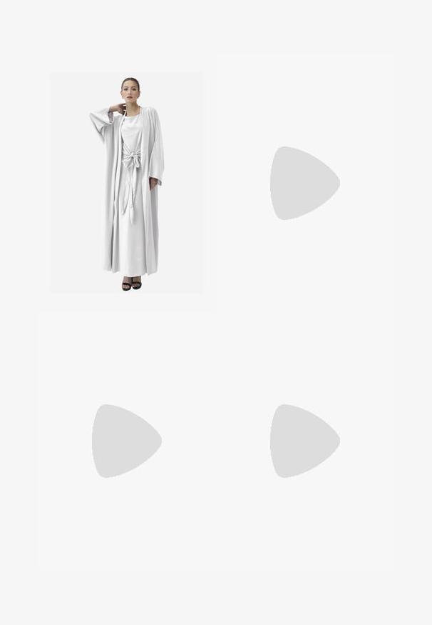 Elara ABAYA - Cardigan - weiß; Top in cotone bianco senza maniche, con scollatura ampia e linea aderente. Tessuto liscio, design semplice e dettagli di cucitura minimi.; Pantaloni bianchi a gamba larga con cintura regolabile, mostrati su uno sfondo neutro, che enfatizzano il loro stile rilassato e la trama del tessuto.; Scarpa sportiva bianca con tomaia in mesh, dettagli in blu marino e suola imbottita. Presenta il logo "N", lacci e dettaglio texturizzato sul lato.; Occhiali da sole con montatura tartarugata, forma ovale, lenti rosa, accentuazione dorata sulla tempia, finitura liscia e aste curve.