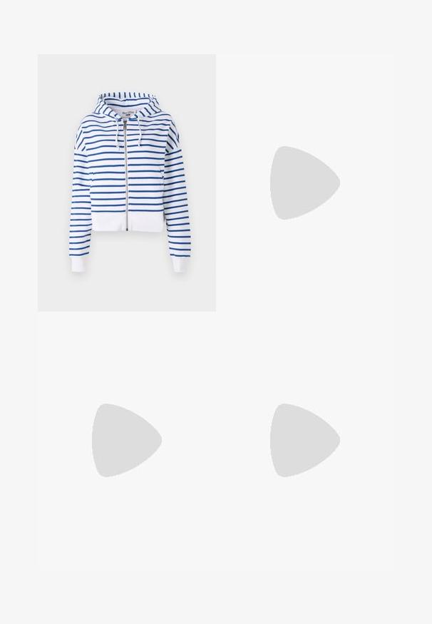 Felpa con zip accorciata di colore bianco con strisce orizzontali blu. Presenta un cappuccio con cordino e polsini a costine per una vestibilità aderente. Realizzata in morbido cotone.; T-shirt bianco a maniche corte realizzato in morbido cotone. Presenta un collo rotondo e una vestibilità comoda. Design pulito senza modelli o dettagli visibili.; Pantaloni in misto cotone neri con design a gamba dritta, chiusura frontale con bottone e due tasche laterali. Tessuto liscio, senza motivi visibili.; Sneaker bianca in tela con suola spessa, punta arrotondata e cinque occhielli per i lacci. Linguetta sul retro per una facile calzata. Texture liscia, design minimalista.