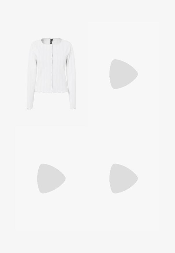 Valkoinen ribbikardigan, jossa on pitkät hihat, pyöreä pääntie ja nappisulku. Laskostettu helma ja hihansuut tuovat tekstuuria muotoiluun.; Valkoinen lyhythihainen pusero, jossa on pystysuorat ja V-muotoiset raidat, edessä vetoketju, terävä kaulus ja kaksi etutaskua.; Vaaleanharmaat, leveälahkeiset farkut, joissa on hieman haalistunut pinta. Farkuissa on viisi taskua, etupainonappi ja vyölenkit.; Hopeapintainen metallinen lenkkari valkoisilla yksityiskohdilla ja nauhoilla. Varustettu teksturoidulla pinnalla, pyöristävällä kärjellä ja kumipohjalla, jossa on kuvioita pitoa varten.; Musta nahkainen käsilaukku letitetuilla kahvoilla, vetoketjullinen tasku ja roikkuvat tupsut. Muotoiltu pinta metallisten niittien ja varusteiden korostuksilla.