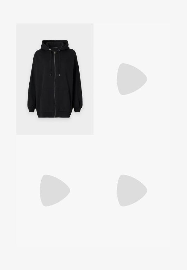 Haut à zip noir en tissu doux, avec une capuche à cordon, deux poches avant et des poignets côtelés pour un ajustement décontracté.; Haut à col roulé à manches longues blanc, fabriqué en tissu lisse et extensible. Il présente un col haut et une coupe ajustée, sans motifs ni embellissements visibles.; Jeans larges bleu clair en denim, dotés d'une taille haute, d'un design à cinq poches et d'un léger dégradé pour un aspect usé.; Baskets plates blanches en matériau synthétique lisse, avec un bout arrondi, un design à lacets et une semelle en caoutchouc texturé. Accent de talon noir.