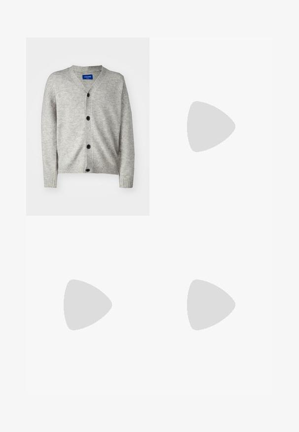 Jack & Jones JOROLLIE CARDIGAN - Cardigan - light grey melange; Magliette senza maniche nere in confezione da tre. Texture a coste, scollatura a giro standard. L'orlo presenta un piccolo logo del brand nella parte inferiore.; Pantaloni leggeri neri con vita elasticizzata, cordoncino, tasche laterali con zip, ginocchia articolate e cerniere sulle caviglie.; Scarpe da corsa Nike con un design rosso e nero, tomaia in materiale sintetico, motivi testurizzati e elementi ammortizzanti in argento nel tallone.