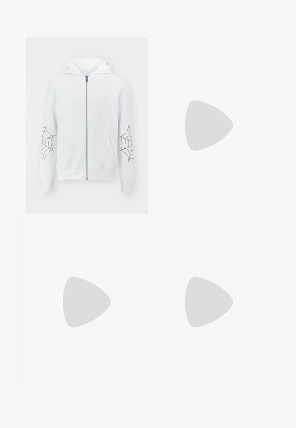 Jack & Jones JORWEB ZIP HOOD UNISEX - Sweater met rits - bright white; Witte katoenen t-shirt, korte mouwen, ronde hals. Kenmerkt zich door het zwarte tekstlogo "JACK & JONES" op de linkerkant van de borst. Eenvoudig, strak ontwerp.; Zwarte cargobroek met meerdere zakken, een ritszak op de dij, rechte pasvorm en stevige katoen met een subtiele glans.; Zwarte suède sneaker met een afgeronde neus, vetersluiting aan de voorkant en witte rubberen zool. Eenvoudig ontwerp met minimale accenten en een gladde textuur.