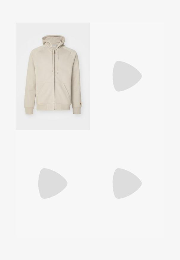 Felpa beige con zip in tessuto morbido, dotata di cappuccio regolabile con coulisse, tasche a marsupio, polsini a coste e dettagli di cucitura.; T-shirt bianco in cotone con maniche corte. Progettato con un piccolo logo arancione e maroon sul lato sinistro del petto. Presenta un classico collo rotondo.; Pantaloni a gamba larga beige chiaro in cotone. Presentano tasche frontali e chiusura con bottone. Tessuto liscio con sottili linee verticali.; Sneaker con una toma superiore sintetica beige chiaro, lacci bianchi e ammortizzazione visibile. Presenta una suola liscia e accenti laterali discreti.