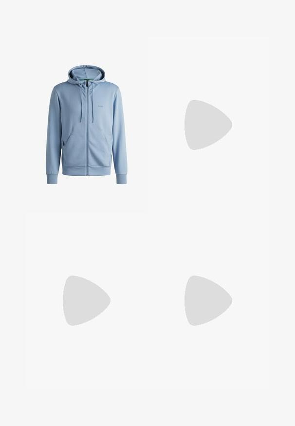 Ljusblå zip-up hoodie med dragsko, två sidofickor, ribbade ärmslut och nederkant, med en tonad logotyp på bröstet. Mjuk tygkänsla.; Svart bomullströja med rund halsringning, korta ärmar och vit "BOSS"-logotyp centrerad på bröstet. Slät textur, avslappnad passform.; Svarta sweatpants i mjukt material med elastisk midja, dragsko och smalnande ben. Har en liten logotyp på sidan.; Svart sneaker med slät syntetisk ovandel, rund tå, platta snörningar och en ribbad gummisula. Minimalistisk design med sydda detaljer.