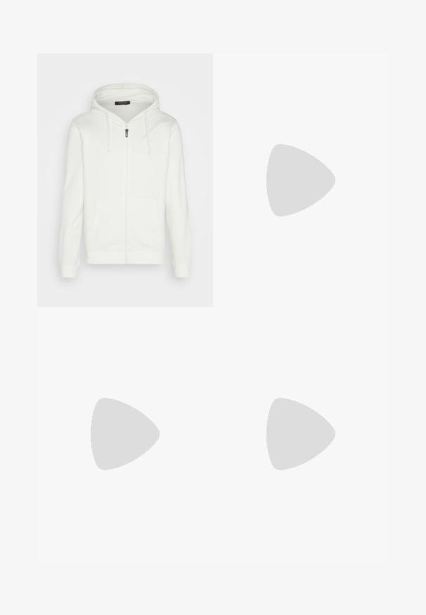 Sweatshirt zippé blanc en tissu doux, avec une capuche à cordon de serrage, deux poches avant et un petit logo sur la poitrine.; T-shirt en coton blanc avec encolure ras du cou, manches courtes et un petit logo noir "W.W." sur la poitrine gauche. Texture douce, coupe régulière.; Pantalons cargo beiges fabriqués en tissu durable, dotés de poches latérales, d'accents en métal, d'une coupe droite et d'une taille regular.; Baskets noires en toile avec bouts en caoutchouc blanc et lacets. Les coutures contrastées et les œillets en métal ajoutent des détails. Portées avec un pantalon beige et un tissu noir.