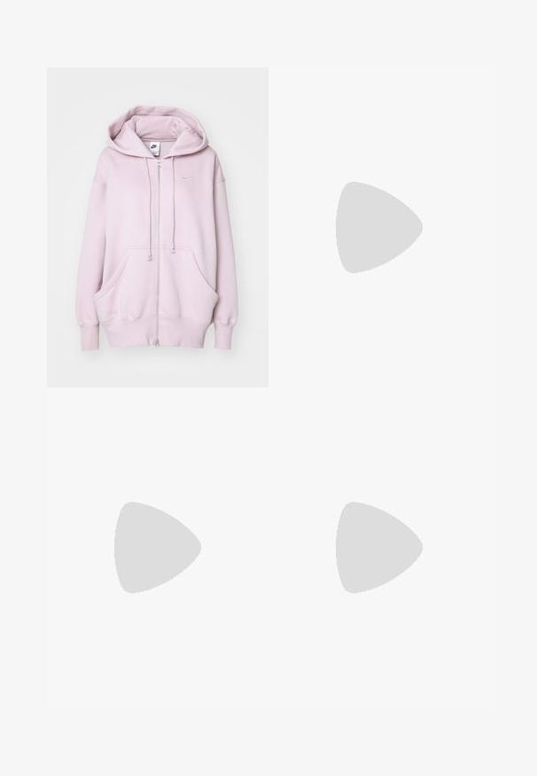 Nike Sportswear HOODIE - Športna jopa s kapuco na zadrgo - platinum violet/sail; Bela bombažna majica s klasičnim okroglim ovratnikom, kratkimi rokavi in prilegajočim se krojem. Ni vidnih vzorcev ali dodatkov.; Sive hlače iz trenirke z elastičnim pasom, detajlom na vezanje in majhnim belim logotipom Nike na levem stegnu. Mehak material, ohlapen kroj.; Bela usnjena športna obutev z sivo-nitastimi detajli, perforiranim prstom, ravnimi vezalkami, oblazinjeno ovratnikom in teksturirano gumijasto podplatom.