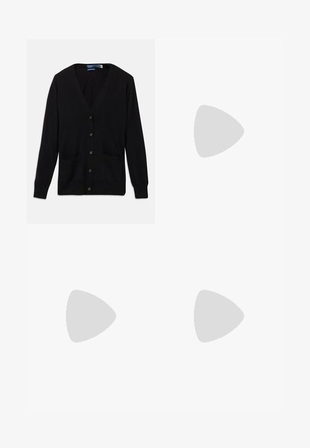 Cardigã preto com decote em V, mangas longas, botões à frente e dois bolsos frontais. Textura suave e um design de corte clássico.; T-shirt de algodão preto com decote redondo, mangas curtas e um logótipo bordado branco no lado esquerdo do peito. Textura suave, design casual.; Calças de algodão castanhas com um design slim-fit, frente lisa e bolsos standard; textura suave e bainhas com acabamento.; Sapatilhas de couro brancas, design de cano baixo, com textura suave, biqueira redonda, atacadores à frente e um pequeno logótipo bordado na lateral.; Bolsa de couro preto em forma de meia-lua. Apresenta um detalhe em metais dourados e uma alça estreita. Textura suave, fechamento em zíper na parte superior.