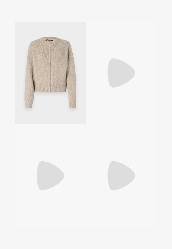 Gina Tricot Kardigán - beige melange; Két ujjatlan, bordázott garbós top fekete és fehér színben, testhezálló kialakítással és sima textúrával, rövidített hosszal.; Fekete, bő szárú nadrág, könnyű anyagból, elöl gombos záródással és sima elfröccsenésű fazonnal, szépen varrott szegélyekkel.; Fehér bőr felsőrészes sportcipő, szürke velúrból készült orral és három fekete csíkkal. Jellemzője a kék logó a nyelvén és egy texturált gumitalp.