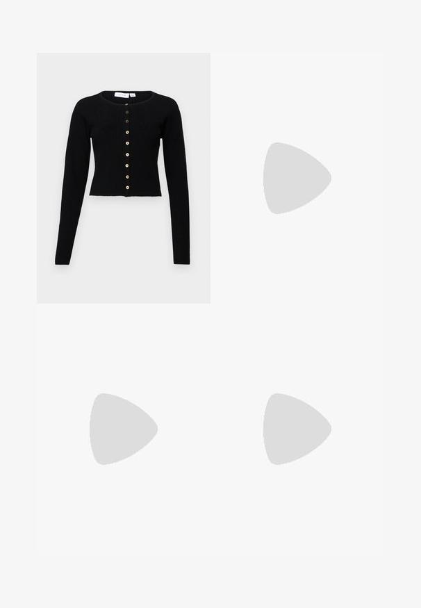 Μαύρη ριπ κάρντιγαν με στρογγυλή λαιμόκοψη, μακριά μανίκια και μπροστά με κουμπιά, που διαθέτει χρυσά κουμπιά. Σχεδίαση cropped.; Δύο κορμάκια είναι εμφανή: ένα μαύρο και ένα λευκό. Και τα δύο έχουν λεπτές τιράντες και εφαρμοστή σχεδίαση φτιαγμένη από ένα λείο, ελαστικό ύφασμα.; Μαύρο παντελόνι με φαρδιά γραμμή, διαθέτει ψηλή μέση, μπροστινές πιέτες και διακριτικές τσέπες. Λείος υφασμάτινος ιστός με καθαρή φινέτσα.; Μαύρες πατεν leather γόβες με αιχμηρή μύτη, τετράγωνη φτέρνα και λουράκι αστραγάλου, συνδυασμένες με γκρι ριγέ ζεστά ποδιές και καφέ σουέντ φούστα.
