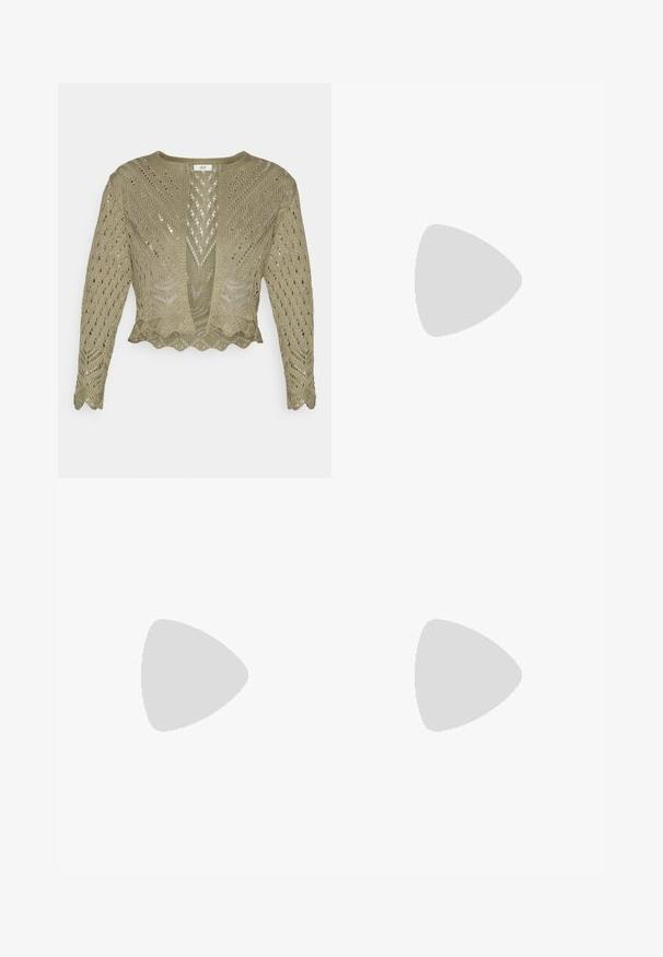 JDY JDYSUN CROPPED CARDIGAN - Kardiganas - deep lichen green; Trijų ilgomis rankovėmis marškinėlių krūva: juodas, pilkas ir baltas. Kiekvienas turi apvalų iškirpimą ir trumpą dizainą, pagamintas iš lygaus, lengvo audinio.; Juodos plačios kelnės, pagamintos iš elastingos medžiagos, su aukštu juosmeniu ir plačiais klešniais, turinčiais šonines įpjovas, kad būtų užtikrintas papildomas judėjimo laisvumas.; Grynos zomšos sneakeriai su baltais raišteliais, juodomis juostelėmis ir balta gumine sole. Turintys apskritą logotipą ant liežuvėlio ir guminę sole.