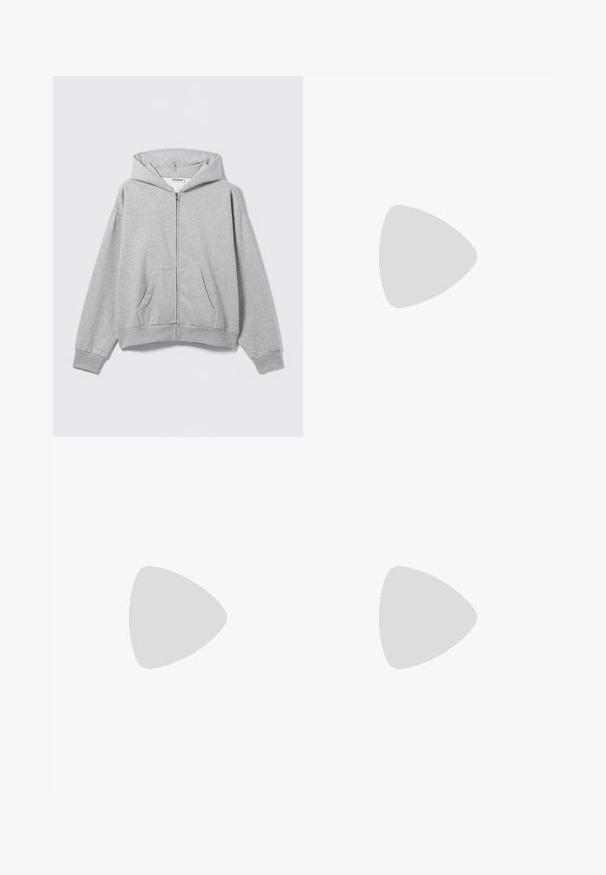 Grauer Kapuzenpullover mit Reißverschluss aus weichem Stoff, mit Kapuze, Fronttaschen und gerippten Bündchen. Schlichtes Design ohne Muster oder Verzierungen.; Braunes T-Shirt mit kurzen Ärmeln aus Baumwolle und geripptem Rundhalsausschnitt. Verfügt über ein kleines weißes Logo im linken Brustbereich.; Hellbeige Jeans mit geradem Bein, leicht verwaschener Textur, Fünf-Taschen-Design und Metallknopfverschluss. Auffällige Nahtdetails.; Weißer und grauer Sportschuh mit schwarzem "N"-Logo, Obermaterial aus Mesh, gepolsterter Sohle und Schnürdesign, auf einem einfachen hellgrauen Hintergrund abgebildet.