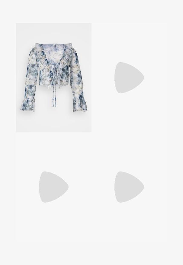 Blommig långärmad blus i genomskinligt tyg, med rynkad krage, knytning och trumpetärmar i mjuka blå och vita nyanser.; Vit skräddarsydd topp i ribbat tyg med korta ärmar och rynkade detaljer på sidorna för textur och form.; Svarta utsvängda byxor tillverkade av stretchigt tyg. Har en hög midja och en slät, figursydd design som svänger ut från knäet och nedåt.; Beige klacksandaler med ankelrem och spänne. Slätt lädermaterial, öppen tå och kvadratisk klackdesign.