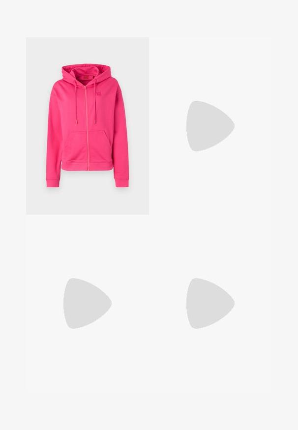 HUGO DALFINE - Majica s kapuljačom i patentnim zatvaračem - bright pink; Bijela pamučna majica s kratkim rukavima, okruglim izrezom i opuštenim krojem. Glatka tekstura, bez uzoraka ili akcenata, minimalistički dizajn.; Svijetloplave traperice s širim nogavicama, visokog struka, s prednjim džepovima i sirovim rubom na manžetama za ležeran izgled.; Crne kožne mule s šiljastim vrhom i niskom stiletto potpeticom. Glatka textura, minimalistički dizajn i otvorena pozadina za jednostavno oblačenje.
