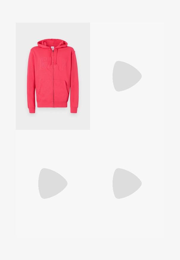 Różowa bluza z kapturem na zamek, wykonana z miękkiego materiału, z kieszenią kangurką i wytłoczonym logo "GAP" z przodu. Zawiera kaptur i ściągacze przy mankietach.; Biała koszulka z krótkim rękawem wykonana z bawełny, z okrągłym dekoltem, o gładkiej fakturze i prostym designie, bez wzorów i akcentów.; Czarne dżinsy o prostym kroju, wyposażone w pięć kieszeni, z zapięciem na guzik i czystym wykończeniem. Trwały materiał o matowej teksturze.; Czarne sneakersy z gładką skórzaną cholewką, teksturowanymi akcentami i okrągłymi czarno-białymi sznurowadłami. Gruba gumowa podeszwa z wzorzystym bieżnikiem.