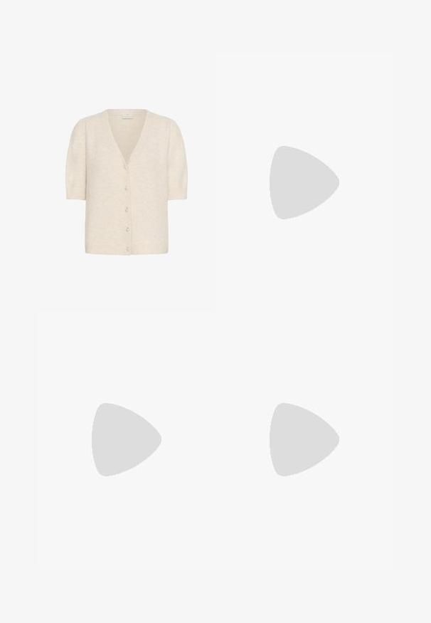 Kaffe MARINA - Gilet - sandshell cc; Haut blanc ajusté en tissu côtelé avec des manches courtes et des détails froncés sur les côtés pour ajouter de la texture et de la forme.; Jeans blancs taille haute avec une coupe large, en denim ; comportent cinq poches, des rivets en cuivre et une fermeture éclair.; Bershka Sandales à talons hauts - black