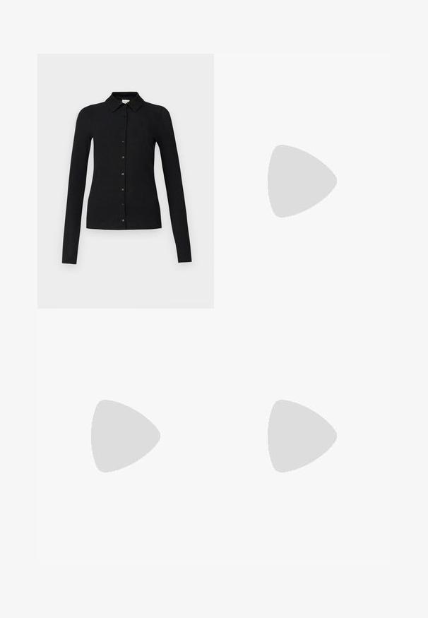 Abercrombie & Fitch SLIM - Strickjacke - black beauty; Weißes T-Shirt mit kurzen Ärmeln aus Baumwolle. Hat einen Rundhalsausschnitt und eine lockere Passform. Glatte Textur ohne sichtbare Muster oder Akzente.; Weiße, weit geschnittene Hosen aus leichtem Stoff, mit einem elastischen Bund und einem Zugband für eine verstellbare Passform. Glatte Textur.; Schwarze Lackleder-Slingback-High Heels mit spitzem Schuh und einem geometrischen Blockabsatz. Verfügt über ein schlankes, minimalistisches Design und eine glatte Textur.; Schwarze Leder-Hobo-Tasche mit einer glatten Textur, geschwungener Form und einem einzelnen verstellbaren Tragegurt; verfügt über eine weite Öffnung am oberen Ende.