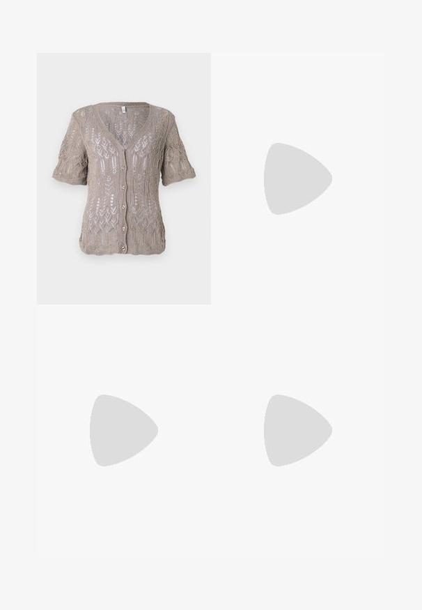 Gilet en tricot marron clair à manches courtes, décolleté en V, fermeture à boutons et motif ajouré complexe sur l'ensemble.; Deux débardeurs exposés, l'un noir et l'autre blanc. Les deux ont une texture côtelée, des bretelles larges et un décolleté arrondi.; Jean en denim bleu clair avec une coupe droite, taille haute, deux poches avant et une fermeture à bouton classique. Finition légèrement délavée et sans ornements.; Chemise en velours côtelé rose sur un t-shirt blanc, associée à un pantalon beige à jambes larges et des chaussures noires avec des rayures jaunes. Fond jaune.