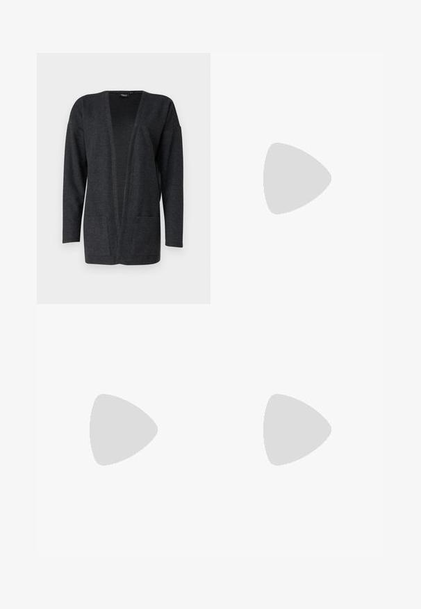 Mörkgrå cardigan gjord av mjukt, strukturerat tyg. Öppen frontdesign med långa ärmar och två framfickor. Ingen knäppning.; Ljusgrå långärmad topp med ribbad textur, kort design, rund halsringning och scalloped nederkant. Har sömnadsdetaljer längs fram.; Denim midi kjol i en mörkblå tvätt med en framficka, fem-knäppningsstängning och klassiska jeansstygn. ; Vita sneakers med en kraftig design, i läder och syntetiska material, med texturerade detaljer, snörning och en framträdande logotyp i guld.; Silverörhängen med en vriden design som har en blank yta och bakåtlås. Mått ca 3 cm i diameter.