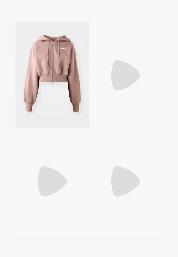 Nike Sportswear SPORTSWEAR PHOENIX FLEECE - Majica s kapuljačom - mink brown/sail; Bijela pamučna majica s okruglim izrezom i kratkim rukavima. Sadrži mali crni Nike logo na prsima. Jednostavan i neukrašen dizajn.; Bijele široke sportske hlače s rebrastim pojasom i suptilnim logotipom. Glatka tkanina s opuštenim krojem i suženim rubom.; Bijele kožne tenisice s žutim i lavandinim naglascima, okrugli vrh, ravne vezice i teksturirana gumena potplat. Nosene s bijelim čarapama.
