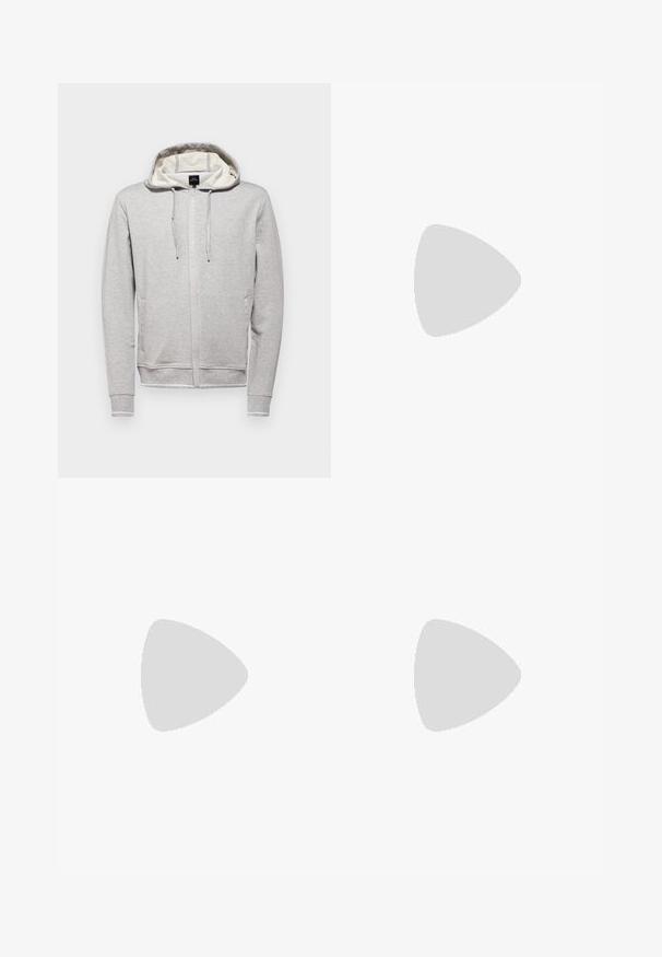 Felpa grigia con zip frontale, cappuccio regolabile con cordino, maniche lunghe e tasche laterali. Presenta una fodera interna a contrasto e dettagli con logo.; T-shirt bianco in cotone con scollatura rotonda e maniche corte, con il logo oro EA7 Emporio Armani stampato sul fronte.; Pantaloni sportivi neri realizzati in tessuto morbido, con vita elastica e un piccolo logo EA7 giallo sulla parte bassa della gamba sinistra.; Sneaker in pelle bianca con una finitura liscia, punta rotonda, lacci piatti e suola testurizzata. Presenta un logo discreto sul tallone.