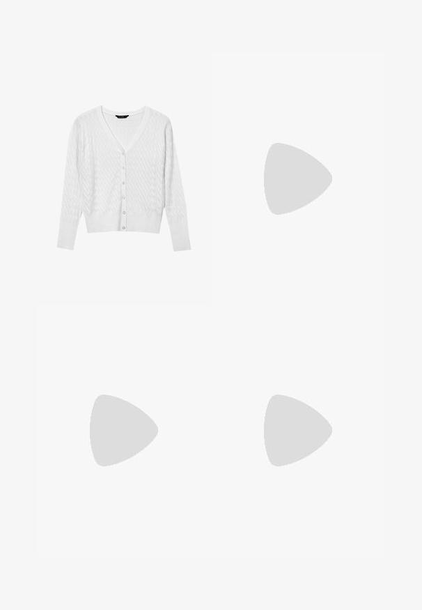 Calliope TRECCE - Gilet - blanc; Débardeur blanc à côtes avec un col rond et des bretelles larges, présentant une silhouette ajustée et une texture douce.; Pantalons de survêtement gris clair avec une coupe décontractée, taille élastique, cordelette de serrage et poches latérales ; fabriqués à partir d'un tissu doux et texturé.; Chaussure de sport Nike en blanc et rose clair. Présente un dessus en mesh et une semelle incurvée distinctive avec un amorti à air visible.