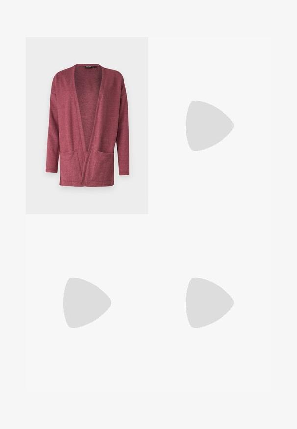 Cardigan aus weinrot gestricktem Material mit offenem Vorderteil, langen Ärmeln und zwei vorderen Taschen. Glatte Textur und lockere Passform.; Weißes Baumwoll-T-Shirt mit kurzen Puffärmeln, das kleine silberne Verzierungen an den Ärmeln aufweist. Klassischer Rundhalsausschnitt, lockere Passform.; Even&Odd Wide Leg - blue wash; Even&Odd Sneaker low - denim/white