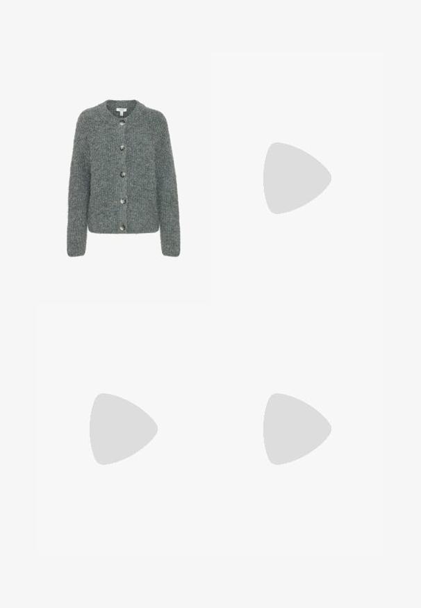 Grijze gebreide cardigan gemaakt van zacht materiaal, met een ronde halslijn, lange mouwen en vijf grote knopen aan de voorkant.; Witte T-shirt met korte mouwen, ronde hals, gemaakt van zacht, glad katoen, met een rechte zoom en minimale details. Eenvoudig en veelzijdig ontwerp.; Lichtblauwe denim jeans met een hoge taille, een rechte pijpdesign en contrasterende stiksels. Bevat voor- en achterzakken en een knoopsluiting.; Witte sport schoen met mesh bovenkant, marineblauwe accenten en een gehoorzaamde zool. Bevat het "N" logo, veters en een gestructureerde detail aan de zijkant.