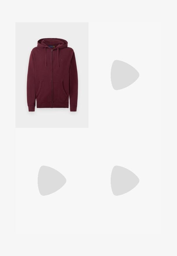 Bordo zip-up kapuca s vezicama, prednjim džepovima i suptilno izvezenim logotipom na prsima na bijeloj pozadini.; Bela polo majica iz bombaža, z dvema gumboma, kratkimi rokavi in diskretnim logotipom na levi strani prsnega koša. Gladka tekstura.; Mornarske bombažne hlače z udobnim krojem, ki imajo gube spredaj, dva stranska žepa in gumbasto zapiranje ob pasu.; Beli športni copat z zelenimi usnjenimi detajli in svetlo rjavim gumijastim podplatom. Ima tekstilno telo in izstopajoče logo na strani. Zavezovanje.