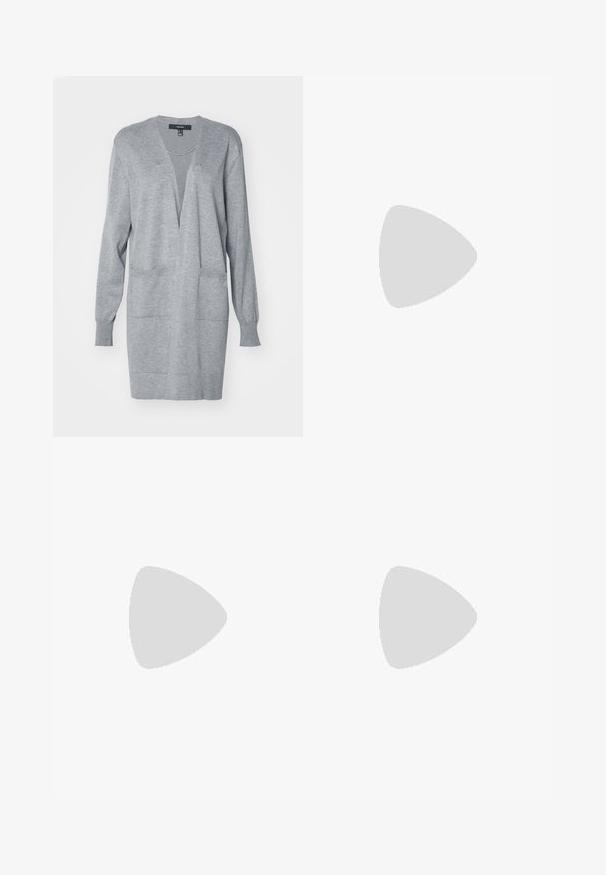 Grauer Cardigan mit tiefem V-Ausschnitt, langen Ärmeln und vorderen Taschen. Weiche Textur, offenes Design und entspannter Schnitt.; Braunes ärmelloses Oberteil mit quadratischem Ausschnitt, aus weichem, dehnbarem Stoff gefertigt. Verfügt über ein figurbetontes Design und flache Nähte.; Hellblaue Denim-Shorts mit fünf Taschen, einem Reißverschluss und einem Knopfverschluss. Der Saum ist fransig und das Design bietet eine lässige Passform.; Schwarze Leder-Pumps mit spitzer Zehe, einem Knöchelriemen und einem blockigen Absatz. Flache Textur, elegantes Design und minimalistische Ästhetik.