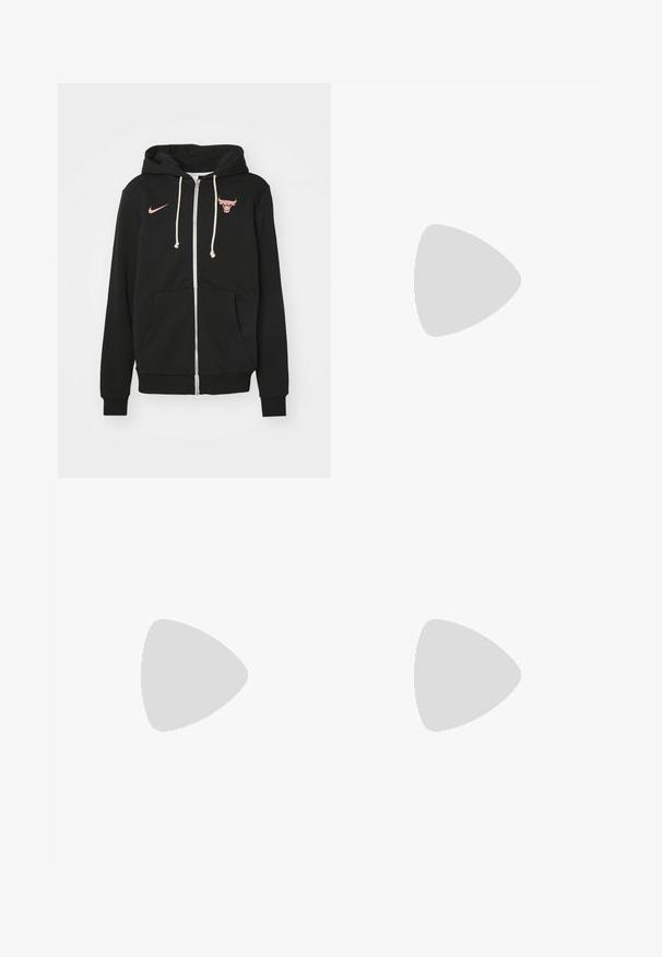 Nike Performance NBA CHICAGO BULLS FULL ZIP HOODY - Klubu apģērbs - black/pale ivory/red stardust; Melnas īsām piedurknēm Nike t-krekls, izgatavots no gludas auduma, ar baltu swoosh logotipu augšējā kreisajā pusē, apaļu kakla izgriezumu.; Melnas sporta bikses, izgatavotas no viegla auduma, ar elastīgu jostasvietu, potīšu malām un diskretu Nike logo kreisajā pusē.; Melnas sporta kurpes ar elpojošu sieta augšdaļu, teksturētām akcentiem un viļņotu gumijas zoli. Iekļauj atstarojošu logotipu un šņorēšanas sistēmu.