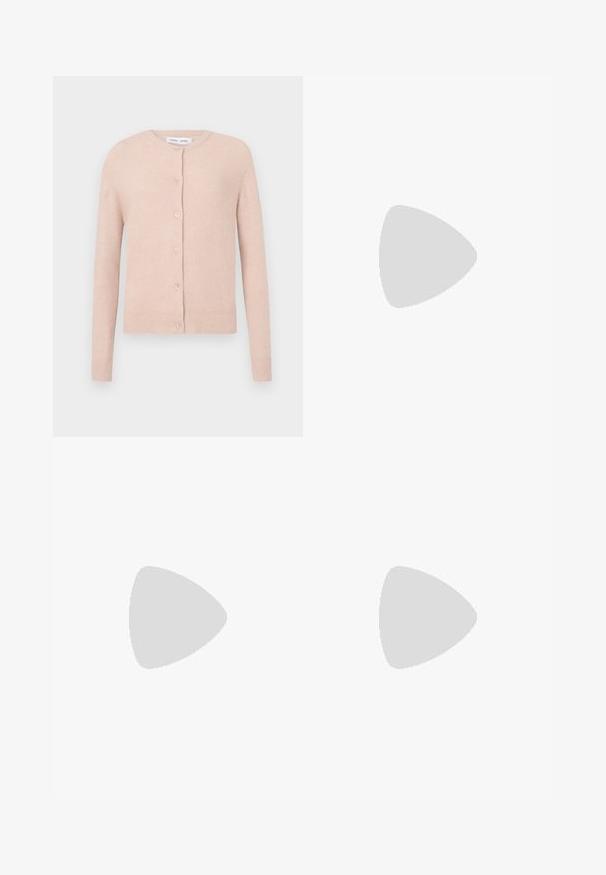 Light pink cardigan made of soft material, featuring a round neckline, five buttons down the front, and ribbed cuffs and hem.; White short-sleeve t-shirt made of cotton with a crew neck design. Smooth texture and straight cut, no patterns or accents.; Samsøe Samsøe SHELLY - Relaxed fit jeans - clear cream; Beige wedge sandals with two wide straps and a tapered heel. Made of smooth fabric with a textured sole. Logo embossed on the heel.