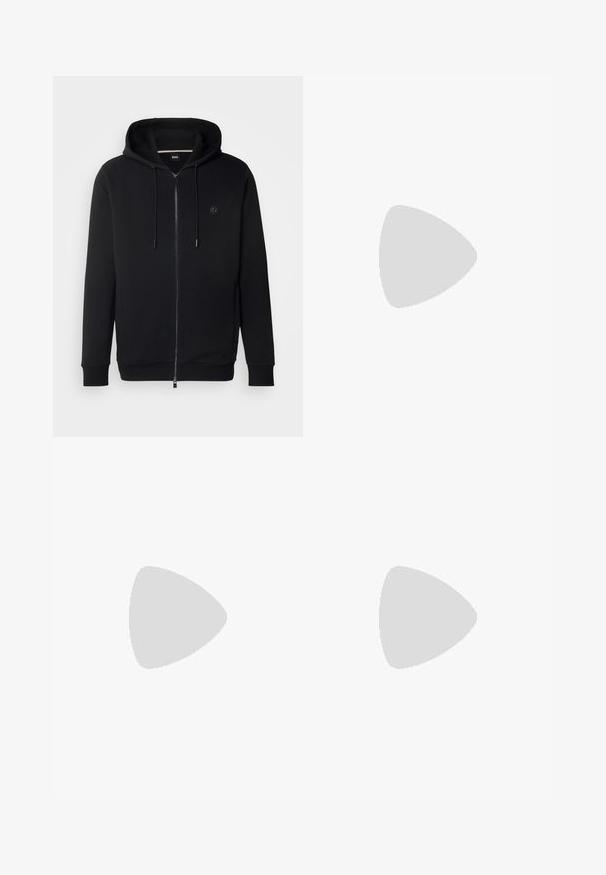 Sweatshirt preto com fecho éclair, feito de tecido de algodão suave. Apresenta um capuz com cordão e detalhe de logótipo no peito, com punhos e bainha canelados.; T-shirt preta em algodão com gola redonda, mangas curtas e logo branco "BOSS" centrado no peito. Textura suave, corte casual.; Calças de fato pretas feitas de material macio, com uma cintura elástica, cordão e pernas ajustadas. Apresenta um pequeno logotipo de lado.; Shoe de corrida preto com uma superfície texturizada, detalhes cinza claro e três riscas horizontais em castanho. Apresenta uma sola branca acolchoada.