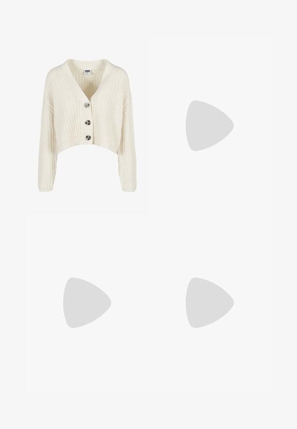 Knitad kort cardigan i off-white, med en djup V-ringning, tre stora svarta knappar och ribbade manschetter och nederkant. Strukturerad tyg.; Gul utan axelband-topp med samlad båge, som har lager av volanger. Tillverkad av ett lätt tyg med mjuk struktur. Knyts i nacken.; Gul bomullskjol med en voluminös, rynkad design och ett brett midjeband. Slät textur och lätt tyg ger ett avslappnat utseende.; Beige mockaläderscowboyboot med spetsig tå, dekorativ vit sömnad och staplad träklack. Har en dragflik bak.; Ovala solglasögon med en guldmetallram och grå linser. Utrustad med svarta acetatstänger med guldaccenter och logodetaljer på sidorna.; Halsband i roséguld med en svanpendel, prydd med klara kristaller. Kedjan har en fin länkdessign.