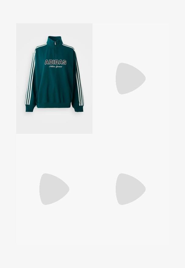 Turkis genser med høy krage, hvit Adidas-logo og teksten "Athletic Garment"; har hvite tre-stripe detaljer på ermene.; Svart bomull T-skjorte med korte ermer, rund halslinje, med en hvit Adidas-logo på brystet. Enkel design, avslappet passform.; Svart bukse med vid benvidde laget av myk stoff, med elastisk midjebånd og en liten logo på venstre side.; Svart sneaker med oransje detaljer, tre horisontale striper, teksturert skinnoverdel, gummitå, og svarte lisser.