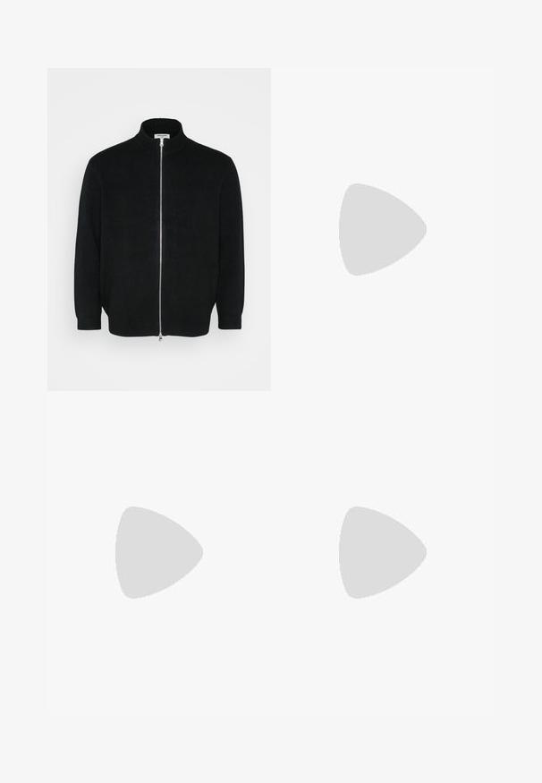 Sweatshirt zippé noir en tissu tricoté doux avec un col et des poignets côtelés. Comprend une fermeture éclair argentée sur toute la longueur à l'avant.; T-shirt blanc à manches courtes avec le texte rouge "Édition Originals du Studio" sur la poitrine gauche, présenté sur un fond gris neutre.; Chinos beiges à jambes droites avec passants de ceinture, fermeture par bouton et fermeture éclair à l'avant, et poches avant en biais.; Baskets blanches sans lacets avec une surface texturée, une semelle épaisse et un design minimaliste. Présente le logo de la marque sur le côté.