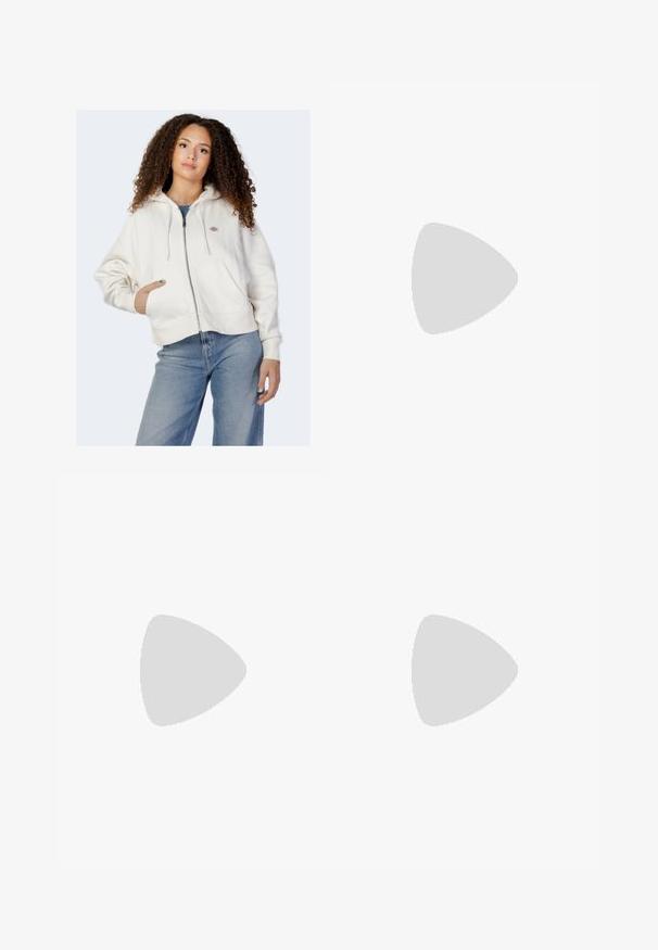 Biely zipsový mikina vyrobená z mäkkej bavlny, s kapucňou na šnúrku, prednými vreckami a malým logom na ľavej hrudi.; Krátky, smotanový tričko vyrobené z bavlny. Obsahuje ružový vyšívaný logotyp s nápisom "Nike Sportwear." Krátke rukávy a okrúhly výstrih.; Biele široké športové nohavice s ribbovaným pásom a jemným logom. Hladká tkanina s uvoľneným strihom a zúženým lemom.; Nike Sportswear FIELD GENERAL - Tenisky - off-white/black