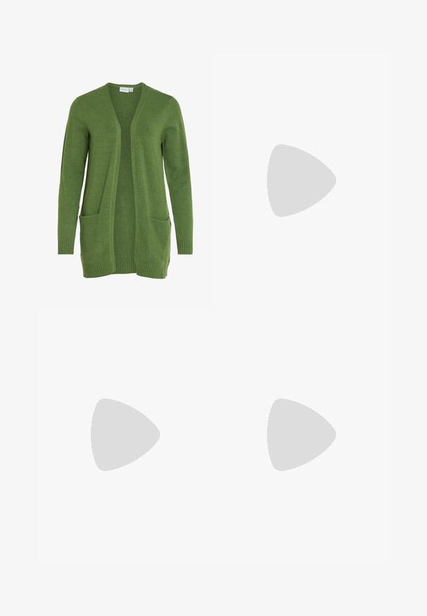 VILA VIRIL OPEN  - Cardigan - cactus; Hvit ribbestrikket tank topp med rund hals, uten ermer og croppe lengde. Merket leser "JJXX." Glatt stoff tekstur.; Svarte, vide bukser med elastisk midje, laget av glatt stoff. Har et rent design uten lommer eller synlige sømmer.; Sorte og grå sued sneakers med et stort cremefarvet "N" logo, lilla snørebånd og en tekstureret gummisål.