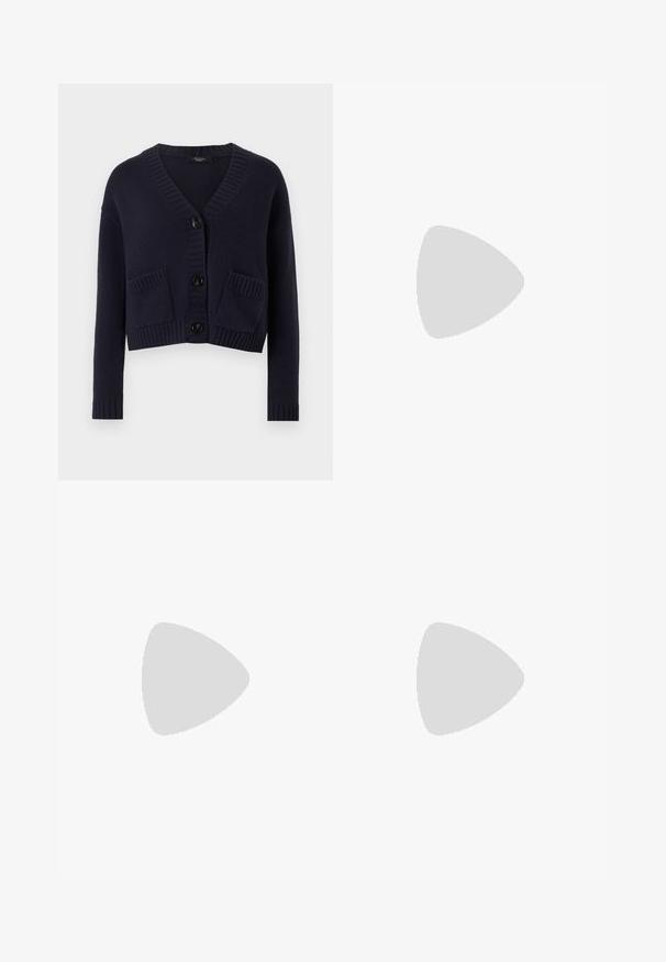 WEEKEND MaxMara ARAD - Strickjacke - blu; Weißes kurzärmliges T-Shirt aus geripptem Stoff. Runder Halsausschnitt, normale Passform und dezente Nähte. Keine Muster oder Grafiken.; Rosa Sweatpants mit elastischem Bund, verziert mit dekorativen Patches in Diamantform auf der linken Seite und elastischen Bündchen an den Knöcheln.; Schwarze Leder-Ballettschuhe mit abgerundeter Spitze, glatter Textur, minimalen Nähdetails und einem flexiblen Sohlen-Design.; Braune Ledertasche mit Klappenverschluss, Beschlägen in Goldfarbe, einem Schultergurt und einer glatten Oberfläche. Kompakte rechteckige Form.
