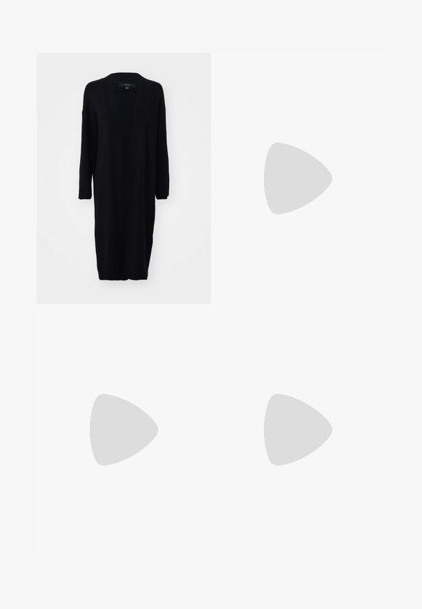 Vero Moda VMJUPITER OPEN  - Chaqueta de punto - black; Tres camisetas de manga larga apiladas: negra, gris y blanca. Cada una tiene un escote redondo y un diseño recortado con una tela suave y ligera.; Pantalones negros acampanados hechos de un tejido elástico, con una pretina alta y puños acampanados que incluyen aberturas laterales para mayor libertad de movimiento.; Zapatillas de ante gris con cordones blancos, rayas negras y suela de goma blanca. Presentan un logo circular en la lengüeta y una suela de goma.