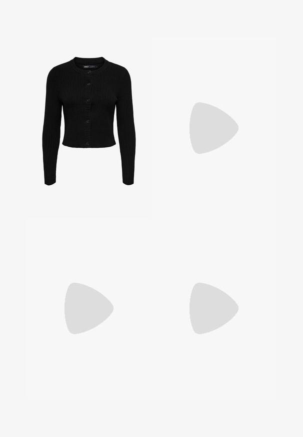 Svart ribbad cardigan med långa ärmar, rund halsringning och knappstängning. Texturerad tyg med kontrasterande horisontell och vertikal ribbning.; Vit ribbade linne med rund halsringning, ärmlös design och kort längd. Märket säger "JJXX." Slät tygkvalitet.; Svarta, vida byxor med elastisk midja, tillverkade av en mjuk tyg. Har en ren design utan fickor eller synliga sömdetaljer.; Svart och grå mocka sneaker med en stor krämfärgad "N"-logotyp, lila snören och en texturerad gummisula.