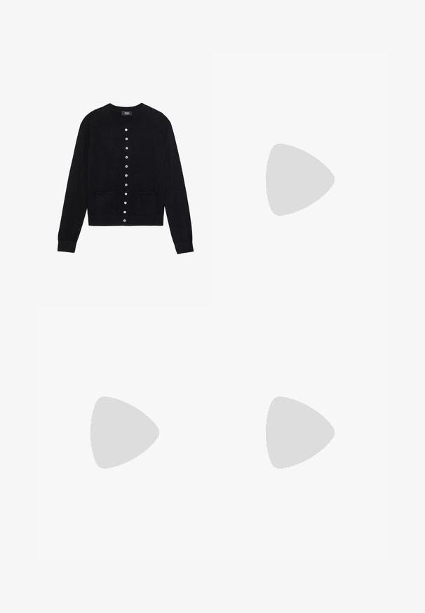 Cardigan preto feito de tecido suave, com um decote arredondado, mangas longas, uma frente com botões com oito botões e dois bolsos frontais.; Três t-shirts ajustadas em branco, cinza e preto. Cada uma possui um decote amplo e mangas curtas. Feitas de um tecido liso e elástico.; Calças pretas de corte alargado feitas de tecido elástico, com uma cintura alta e uma textura suave. As calças alargam-se a partir do joelho.; Ténis pretos de cano alto com solas e atacadores em borracha branca. Apresentam um emblema redondo e costuras contrastantes em branco. Material em lona.