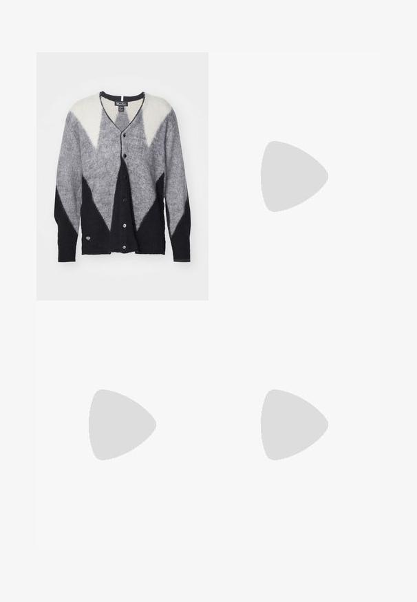 Manastash ABERDEEN KURTIGAN - Cardigan - black; Tre hvite ribbestrikkede tank topper laget av bomull. Har en rund hals og små svarte etiketter nær kanten. Tilgjengelig i flere størrelser.; Grå Nike joggebukser med snor i midjen, smale ben, sidelommer og distinkte sømdetaljer. Myk, teksturert stoff.; Grå treningssko med overdel i nett og semsket skinn, hvite detaljer, en polstret såle, og et særpreget design med reflekterende elementer.