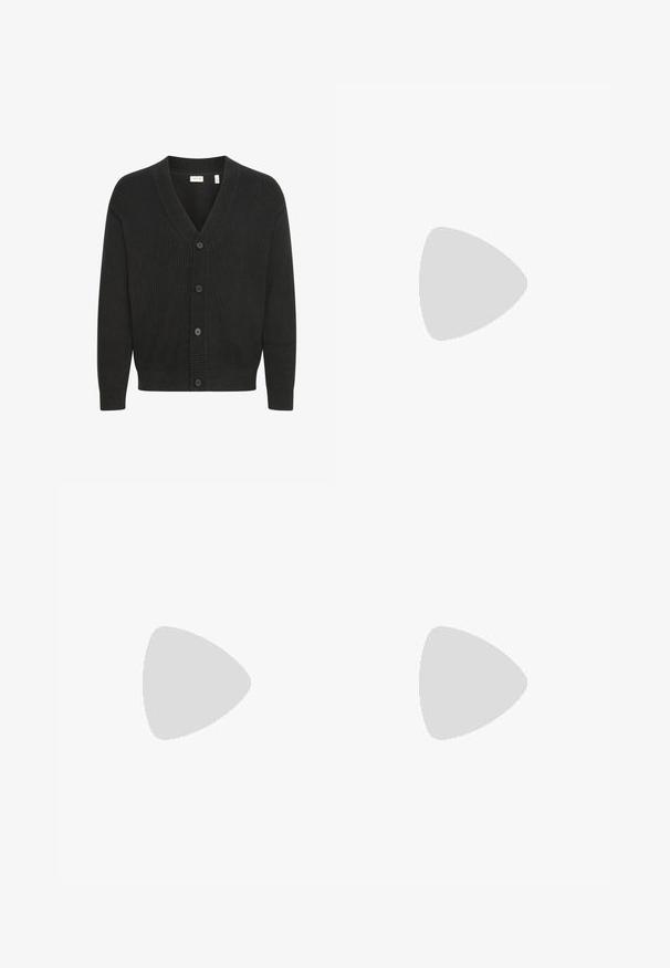 Solid SDNALLI - Kofta - true black; Svart T-shirt i slätt material med rund halsringning, med tre gröna ränder på axlarna och en liten grön logotyp på bröstet.; Svarta shorts i lätt, strukturerad tyg, med elastisk midja och sidopaneler för en strömlinjeformad look.; Svartvita sneakers med ovandel i mocka och läder, med tre vita ränder, perforerad tå och sula av gummigummi.