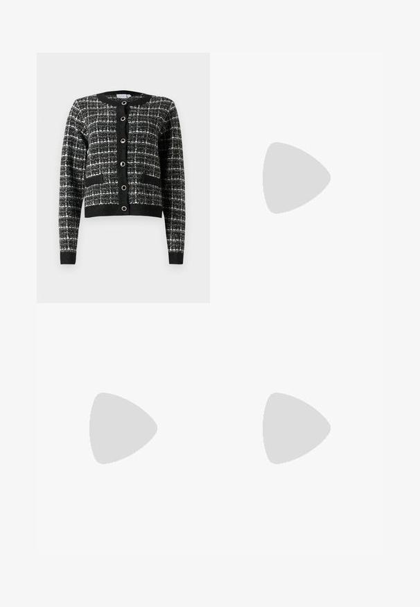 Cardigan noir et blanc à motifs avec un col rond, fermeture à boutons sur le devant, deux poches et poignets côtelés, fabriqué en tissu texturé.; Blouse blanche à manches longues avec col montant, plis verticaux à l'avant, fermeture à boutons et poignets bordés de dentelle.; Jupe à carreaux noir et blanc en tissu texturé, avec une taille noire et une silhouette cintrée.; Bottes noires en cuir hautes jusqu'au genou avec un bout carré, un talon effilé et un détail de couture verticale le long de l'arrière de la tige. Texture lisse.