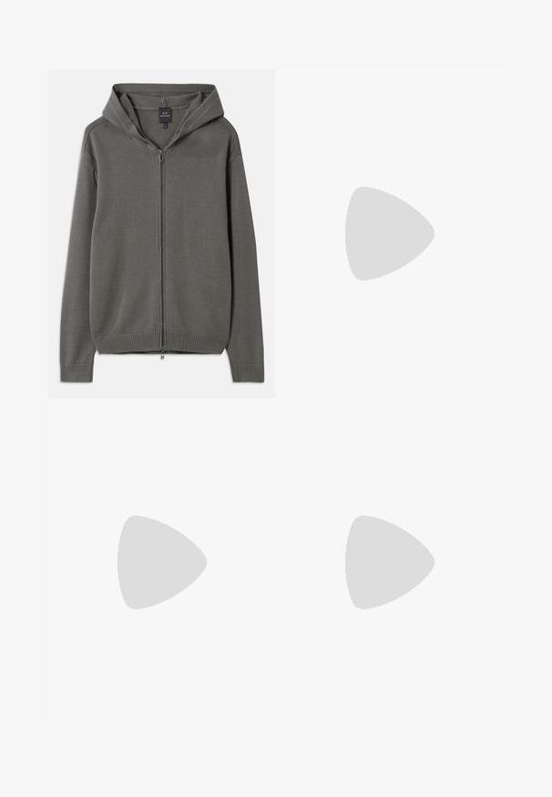 Felpa con cappuccio grigia lavorata a maglia con zip frontale completa, polsini e orlo a costine, e cappuccio con cordini. Texture liscia con un design semplice.; T-shirt nera in cotone con maniche corte, collo rotondo, cuciture beige di accento sulle spalle e logo ARMANI EXCHANGE al centro.; Pantaloni neri realizzati in un tessuto liscio; presentano una vita elasticizzata, tasche laterali e un design a gamba affusolata. Minimalisti e in un colore solido.; Sneaker in pelle bianca con una finitura liscia, punta rotonda, lacci piatti e suola testurizzata. Presenta un logo discreto sul tallone.