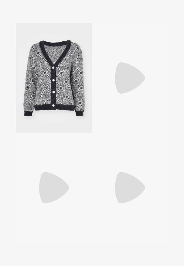 Grijze en zwarte gebreide cardigan met een V-hals, geribbelde manchetten en vijf decoratieve knopen aan de voorkant. Dikke brei textuur.; Grijze, mouwloze crop top gemaakt van een zachte stof, met een ronde halslijn en een klein wit Adidas-logo op de borst.; Blauwe denim broek met een mix van donkere en lichte blauwtinten, voorzien van een trekkoord in de taille en een losse, wijde pasvorm.; Zwart-witte sportschoenen met een bovenwerk van suede en leer, voorzien van drie witte strepen en een gumrubberen zool. Paar gedragen met witte sokken.