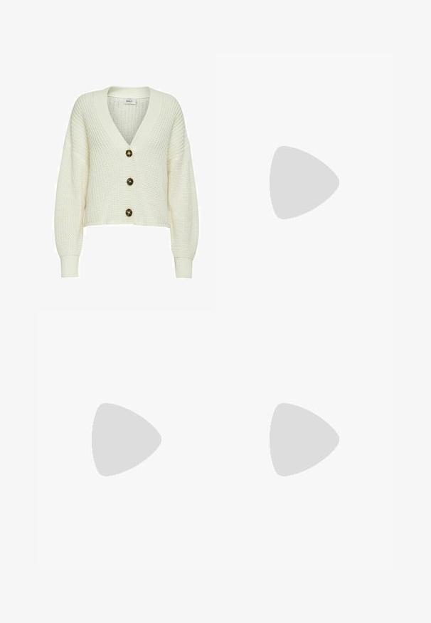 Romige gebreide cardigan met een diepe V-hals, voorzien van drie grote donkere knopen en geribde manchetten. Korte ontwerpfunctie met een gestructureerde stof.; Witte geribbelde tanktop met een ronde hals, zonder mouwen en een cropped lengte. Label draagt "JJXX." Gladde stoftextuur.; Zwarte, wijde broek met een elastische tailleband, gemaakt van gladde stof. Heeft een strakke uitstraling zonder zakken of zichtbare stikseldetails.; Zwarte en grijze suède sneaker met een groot crèmekleurig "N"-logo, paarse veters en een gestructureerde rubberen zool van gum.