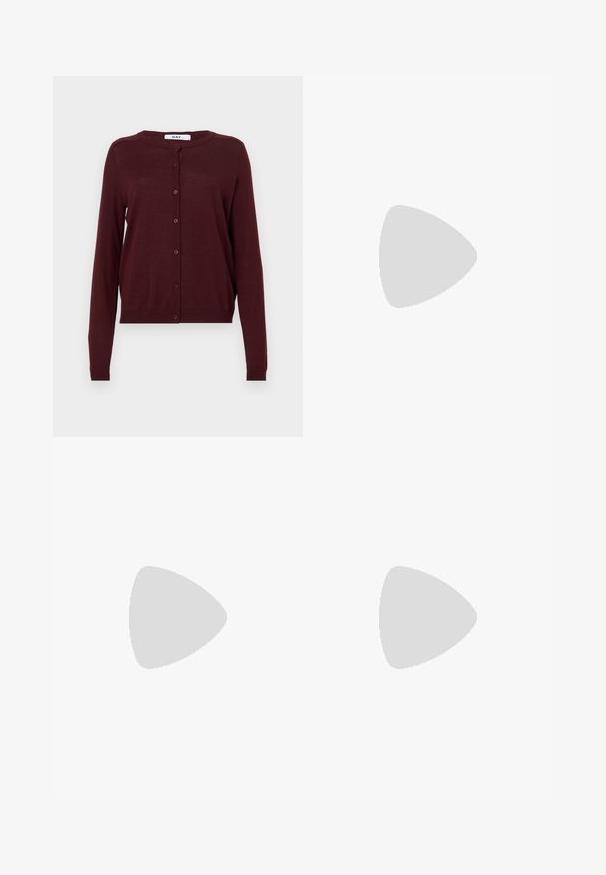 Burgundský cardigan vyrobený z ľahkej pleteniny, s dlhými rukávmi, okrúhlym výstrihom a predným zapínaním na šesť gombíkov.; Čierne bavlnené tričko s okrúhlym výstrihom, krátkymi rukávmi a vyšívaným logom na hrudi. Jednoduchý, voľný strih bez vzorov.; Čierne krajčírské nohavice so strihom rovného nohu, s hladkou textúrou a ostrými skladmi pozdĺž prednej časti. Žiadne viditeľné hardvér.; Čierne slingback topánky s ostrou špičkou a nízkym opätkom, vyrobené z hladkej kože a s výrezmi na boku pre lepšiu priedušnosť.