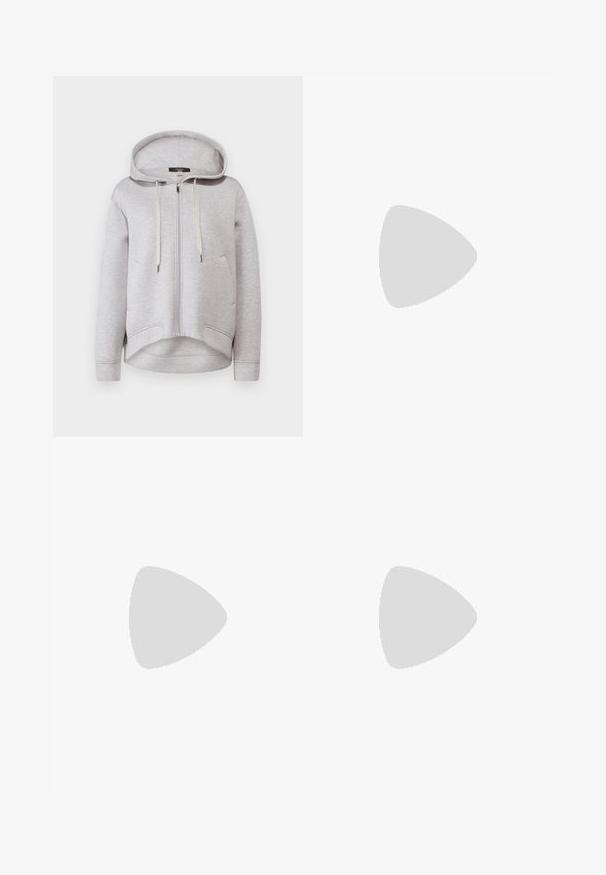WEEKEND MaxMara PARSEC - Felpa con zip - grigio chiaro; T-shirt nera a maniche corte in cotone, con scollatura rotonda e un design semplice senza motivi o decorazioni.; Pantaloni shorts in denim chiaro con taglio dritto, orli arrotolati e design classico a cinque tasche. Presentano accessori in metallo argentato.; rag & bone ASTRA SLINGBACK - Ballerine sling - black
