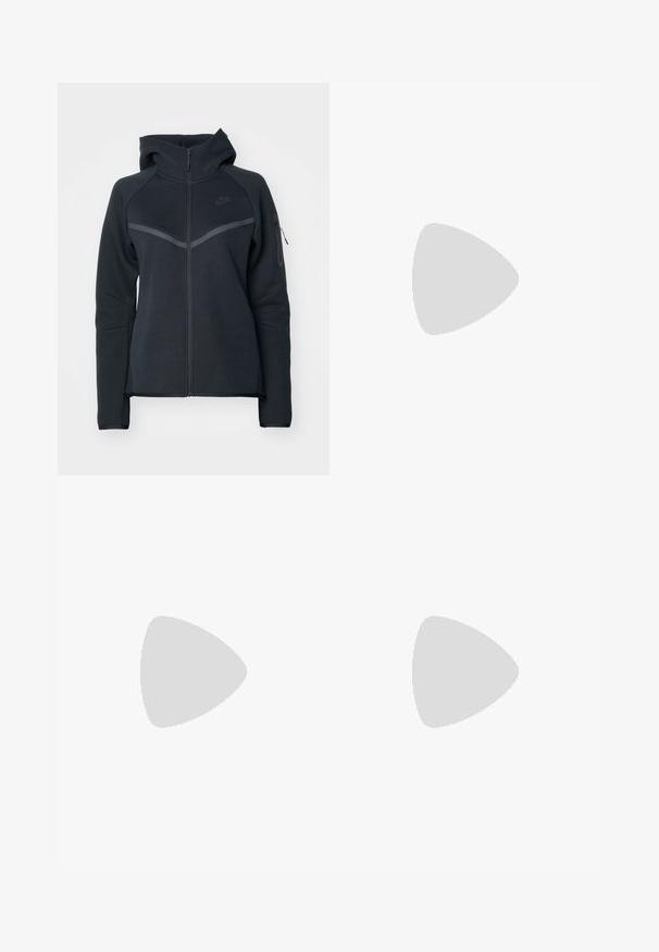Zwarte zip-up hoodie met een hoge kraag, contrasterende grijze accenten en een zijzak met rits. Gemaakt van zachte fleece met een getailleerd ontwerp.; Zwarte mouwloze top met een ronde halslijn, dunne bandjes en een gecentreerd wit Nike-logo. Gemaakt van gladde stof en heeft een getailleerd ontwerp.; Zwarte wijde broek met een elastische tailleband en een klein wit Nike-logo. De stof heeft een soepele textuur, ontworpen voor comfort en casual gebruik.; Zwarte sportieve schoen met een gladde, gestructureerde bovenzijde. Beschikt over een ronde neus, een gevoerde kraag en zichtbare luchtkussens in de zool.